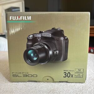 Fujifilm FinePix SL300 14 Mega Pixel 30x Zoom Digital Camera Brand New RED